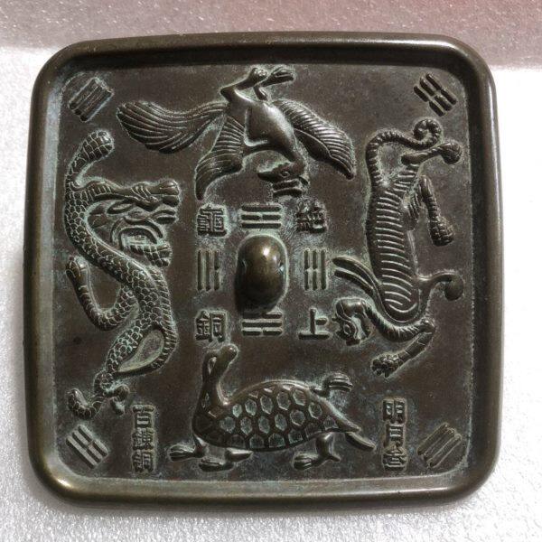 Antique miscellaneous items, antique ancient bronzes, pure copper Tang mirrors, bronze mirror ornaments with pictures of the four mythical beasts, antique bronze art miscellaneous items