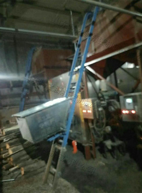 建筑工地爬山虎上料提升机斜坡提升上料机高速公路斜护坡运料车