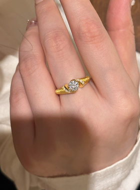 金色拉丝悬浮闪钻戒指女款设计感