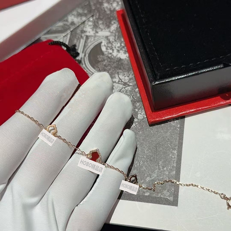 高版本蝴蝶手链女镀18k金轻奢小众精致高级感单钻镶嵌三叶草手饰