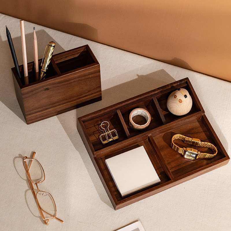 笔筒家用实木分格办公室桌面文具用品收纳盒笔筒笔座北美胡桃,淘宝优惠券,粉丝福利购,淘宝优惠卷