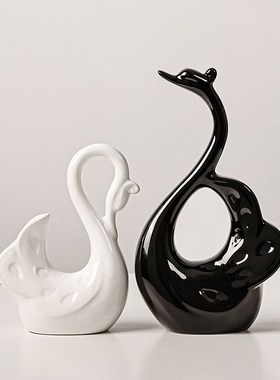 创意工艺品情侣天鹅家居客厅酒柜子装饰品摆件电视柜玄关桌面轻奢