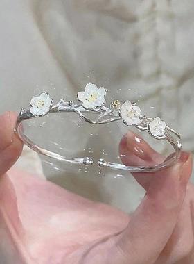 秋冬百搭梅花铃铛中式手镯