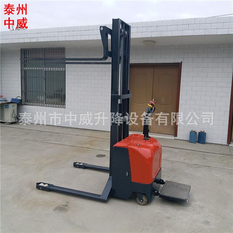 1吨2吨宽支脚电动堆垛机集装箱托盘装卸车自走式电动堆高叉车 - 图1