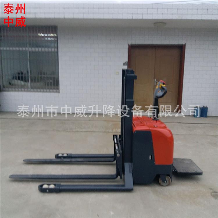 1吨2吨宽支脚电动堆垛机集装箱托盘装卸车自走式电动堆高叉车 - 图2