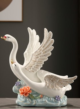 陶瓷天鹅摆件结婚礼物客厅卧室电视柜酒柜装饰品现代家居装饰品