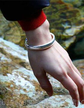 高档999纯手女款 光银开口蒜头对面珠手镯扁 手镯工订做 银饰生日