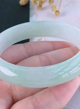 缅甸冰种翡翠淡绿手镯冰糯种豆绿色圆镯女款旺夫正圈玉镯子