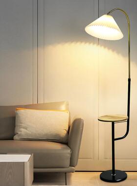 新款热销落地灯led落地灯客厅卧室书房立式台灯沙发灯氛围灯