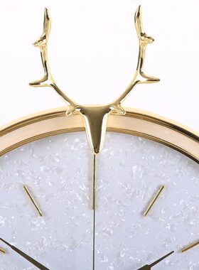 轻奢北欧鹿头挂钟家用客厅创意石英挂表时钟现代简约时尚挂墙钟表