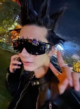 赛博朋克个性铆钉夸张墨镜男潮街头黑暗小众摇滚前卫潮流太阳镜女