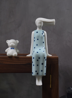 现代简约陶瓷女孩摆件客厅电视柜房间桌面家居装饰品朋友生日礼物