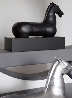 新中式极简复古银黑白雕塑卧马摆件客厅玄关酒店艺术软装饰品大号