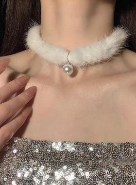 新年圣诞毛绒绒项圈珍珠吊坠项链女秋冬氛围感精致高级毛衣链甜美