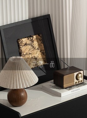 高级感样板间主卧床头柜装饰画意式软装组合饰品客厅飘窗茶几摆件