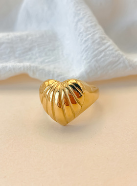 eManco美式新品时尚爱心条纹戒指小众创意设计指环女款钛钢不掉色