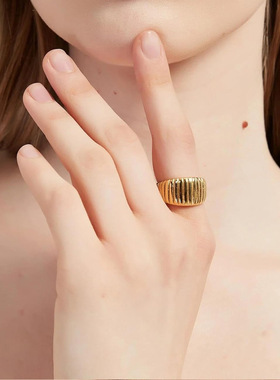 eManco法式复古独特牛角包纹理个性设计戒指女款钛钢真空电镀指环