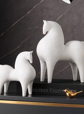 现代轻奢客厅电视柜办公室桌面招财马摆件酒柜装S饰品酒柜小工艺