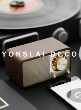 现代轻奢样板间卧室床头柜桌面组合摆件书桌音响收音机耳麦装饰品