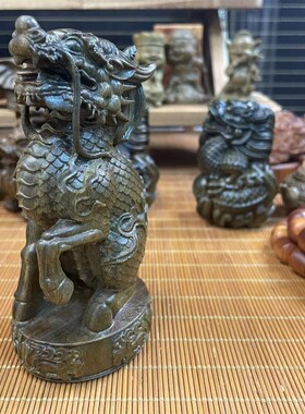 天然绿檀木香檀木祥瑞麒麟木雕手把件家件转运文工桌面摆居玩艺品