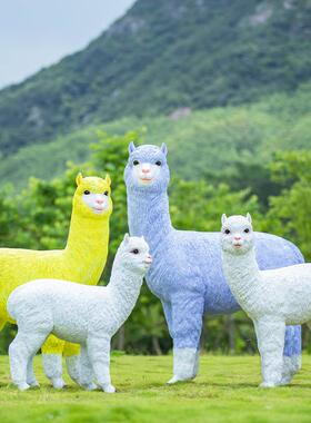 户外观大型仿真UGU驼玻动璃钢雕羊塑园林景草坪小区物模型装饰品