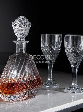 邸高家居 现代样板间家具展厅卧室床头柜装饰画香薰摆件陈列搭配