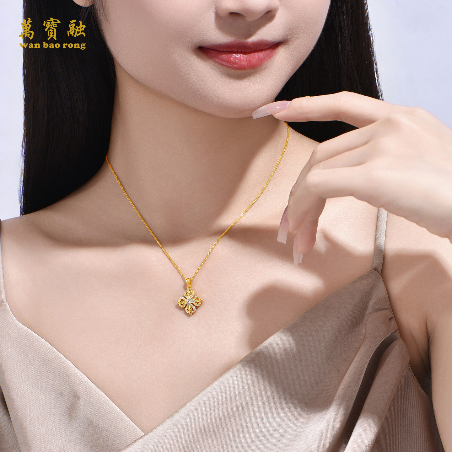 万宝融金刚杵S925金色银饰女士锆石镶嵌首饰气质高级轻奢项链吊坠 - 图3