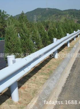 供应波形护栏热镀锌护栏防撞设施高速护栏安装施工