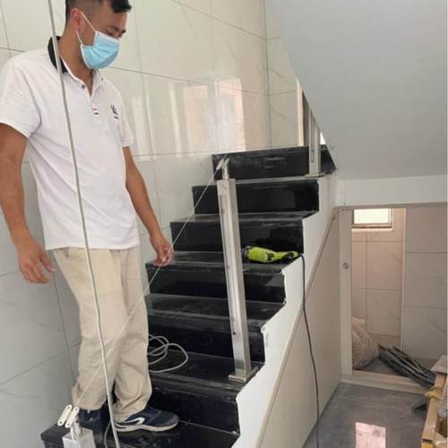 304不锈钢楼梯扶手工程立柱室内外家用卡夹免开孔阳台玻璃护栏杆 - 图1