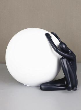 简约意抽象人物艺术抱球人摆件样板房创酒店家玄关客厅现10054代