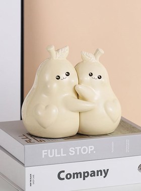 可爱抱抱梨陶瓷书立书架摆件家居饰品简约客厅卧室酒柜样品房摆设