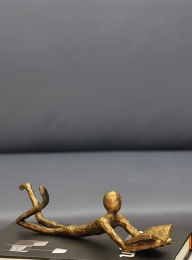 现代简约创意铸铁读者人物摆件卧室书房办公室玄关茶几家居装饰品