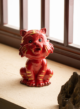 小萌虎红色陶瓷招财小老虎摆件工艺品生肖虎家居客厅办公桌装饰品