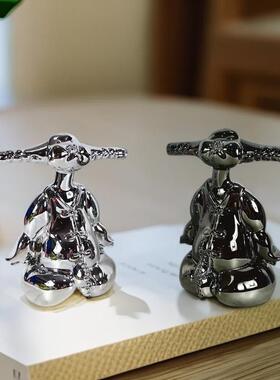 现代电镀银摆色枪板黑创意辫子女孩人件样间物儿童房桌面3833饰品