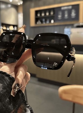 轻奢墨镜女款防紫外线大脸显瘦开车偏光太阳镜登山户外防晒显脸小