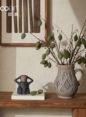 邸高酒店原木风精装房软装设计搭配花瓶侘寂风入户玄关装饰画摆件