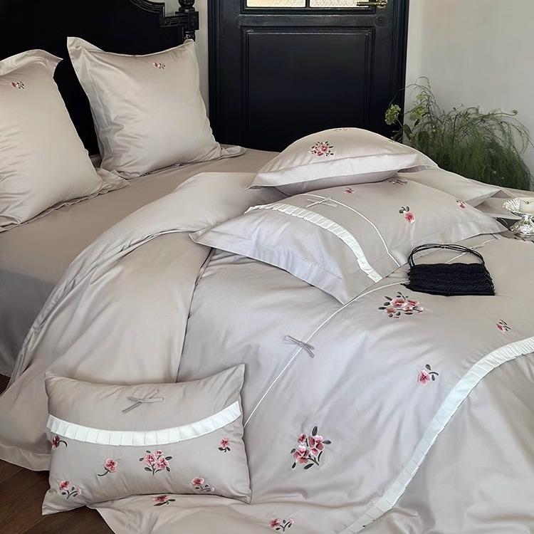 1轻奢风1.00S高支长绒棉四件玫瑰花刺YLS-2024卉绣被套套床单18m - 图0