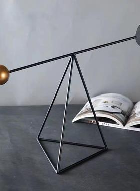 现代轻衡杆黑色几何铁艺摆件玄平085关样板房奢客厅柜电视软装饰