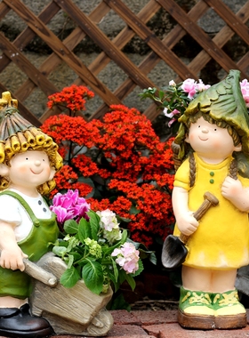 幼儿园户外园林庭院男孩女孩背筐推车多肉花盆花园景观摆件装饰品