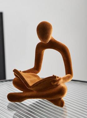 植绒看书件读书人物意式极简摆艺术众客厅酒电视柜柜房家居装饰品