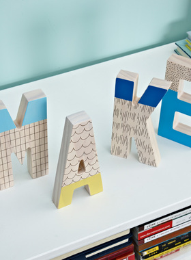 摆件家居饰品客厅电视室内餐桌装饰品儿童房实木创意字母小摆设品