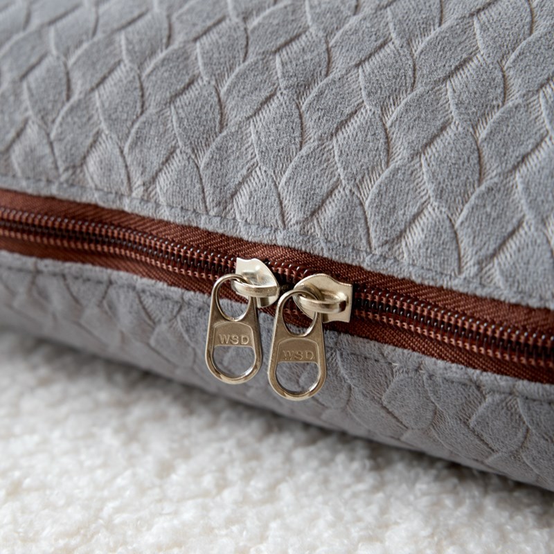 加厚毛绒两用抱枕被纯色汽车靠垫便携手提式办公室午睡可折叠毛毯 - 图3