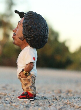 新款嘻哈说唱歌手树脂工艺品装饰花园家居装饰人物桌面摆件雕塑