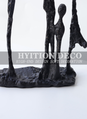 现代抽象一家四口人物艺术雕塑摆件样板房电视柜客厅玄关书房铁艺