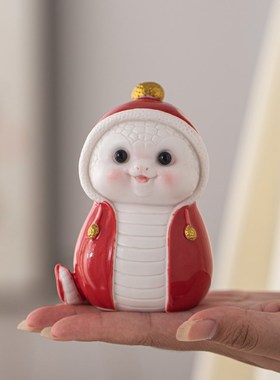 陶瓷蛇摆件可爱卡通招财红色生肖蛇家居办公室桌面装饰蛇年吉祥物