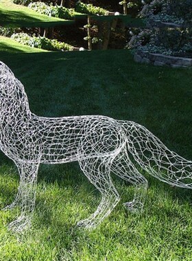 不锈钢镂空狗雕塑旅游度假风景区装饰营销中心售楼处小区草坪摆件