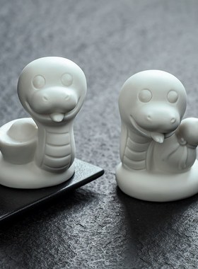 创意陶瓷生肖摆件动物蛇年本命年摆件十二生肖腰缠万贯书房办公室