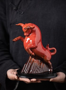 创意牛气冲天陶瓷红色牛摆件招财客厅办公室桌面装饰吉祥物礼品