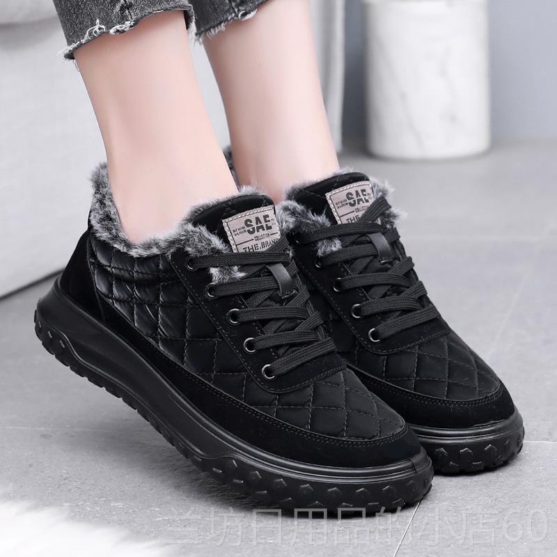 High-end old Beijing shoes for women in winter 2025 new lace-up cotton shoes plus velvet and thick snow boots to prevent slippery soles