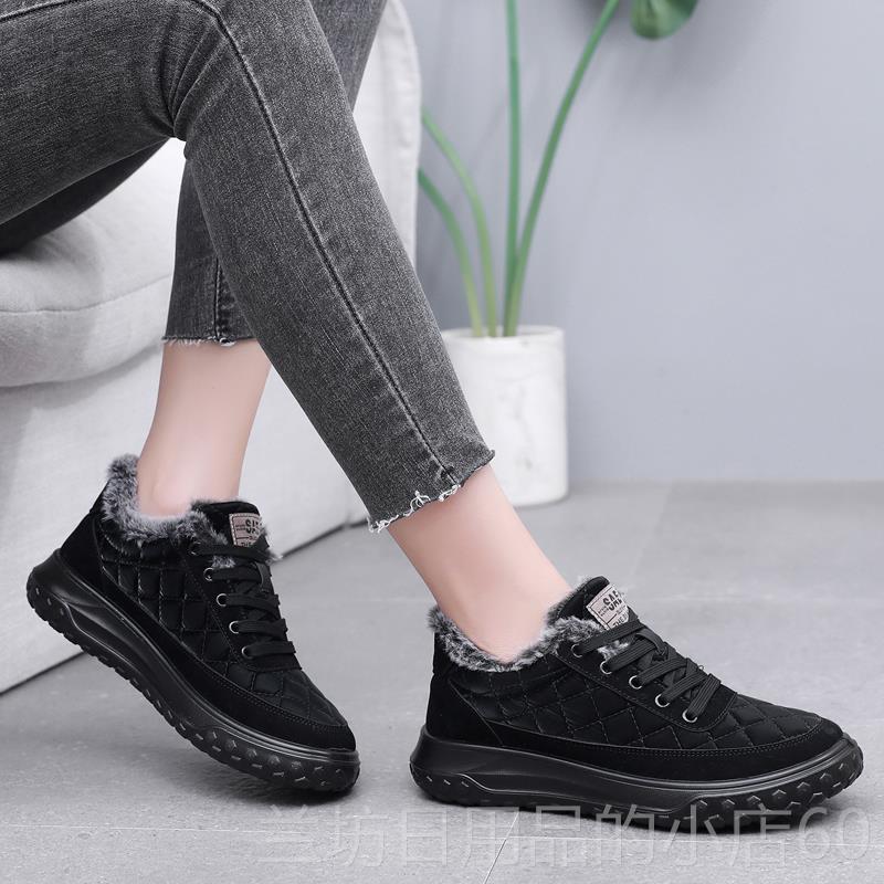 High-end old Beijing shoes for women in winter 2025 new lace-up cotton shoes plus velvet and thick snow boots to prevent slippery soles